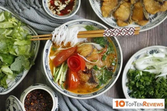 Steps to make Vietnamese fried fish noodle soup 'Bun ca' deliciously
